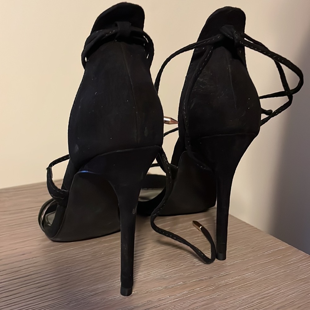 Lulu’s Heels - Picture 2 of 4
